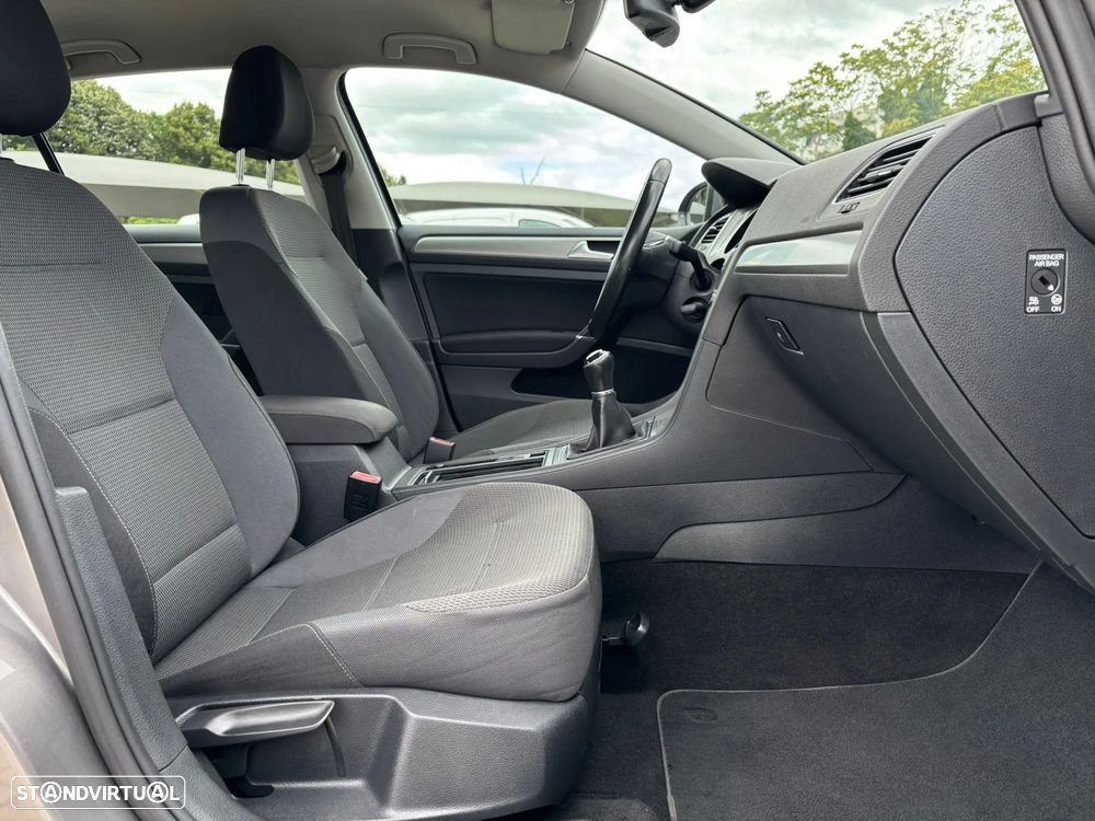 VW Golf 1.6 TDi R-Line - 8