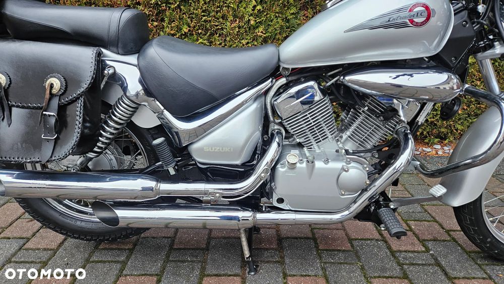 Suzuki Intruder - 11