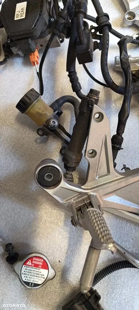 HONDA CBR1000RR  CBR 1000RR SC57 SC59 SET AMORTYZATOR SKRĘTU  POMPA ABS - 10