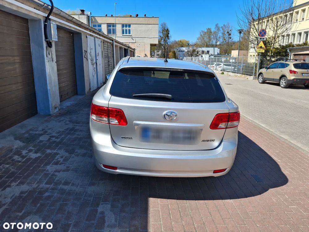 Toyota Avensis 2.0 D-4D Premium - 4