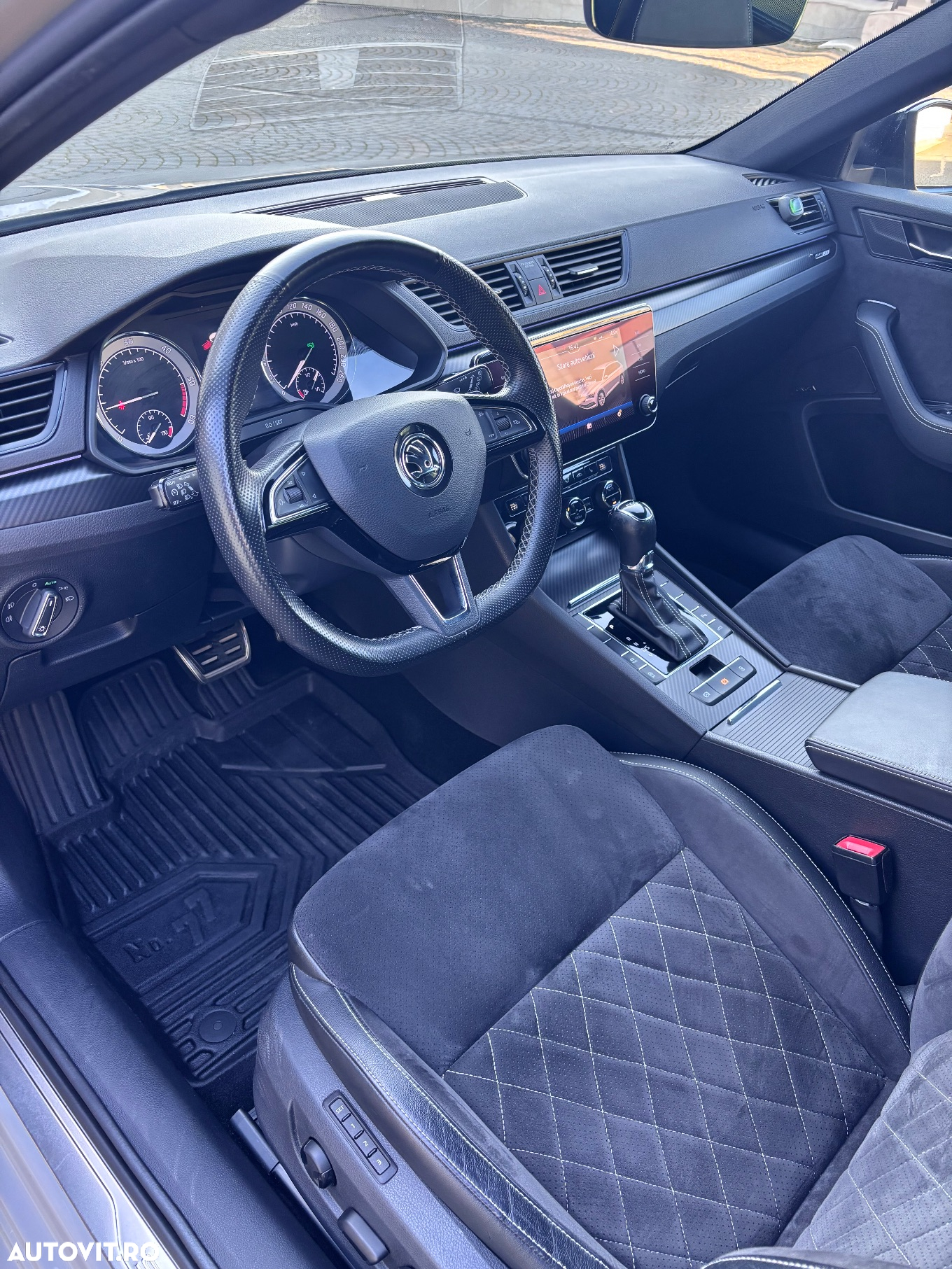 Skoda Superb 2.0 TDI DSG Sportline - 22