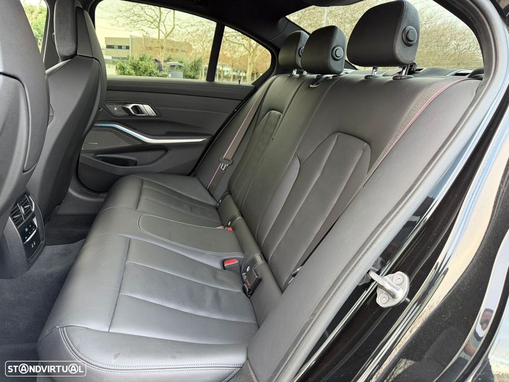 BMW M3 Competition xDrive - 21