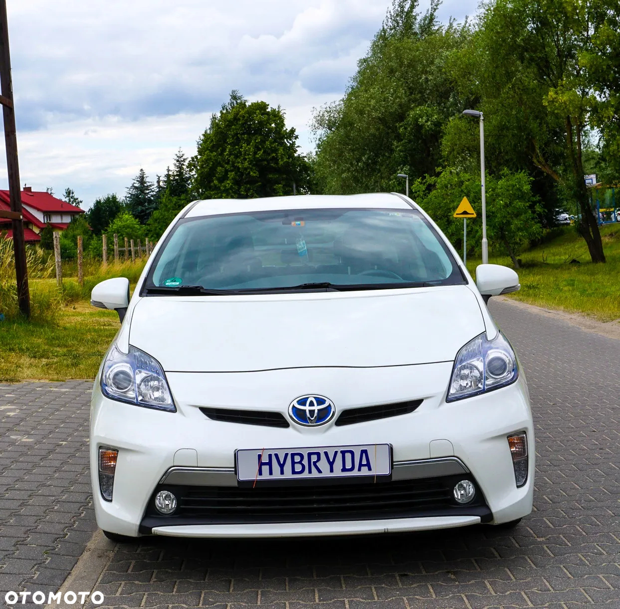 Toyota Prius Plug-in (Hybrid) Life - 14