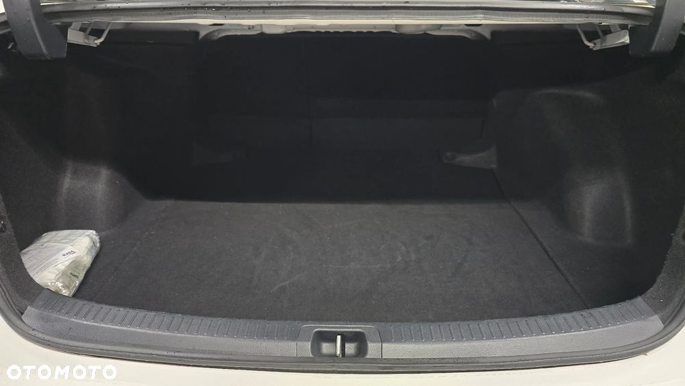 Toyota Corolla 1.6 Active - 12