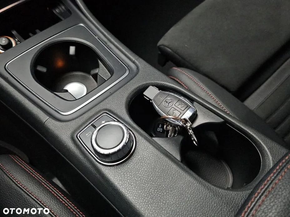 Mercedes-Benz CLA 220 4Matic 7G-DCT AMG Line - 18