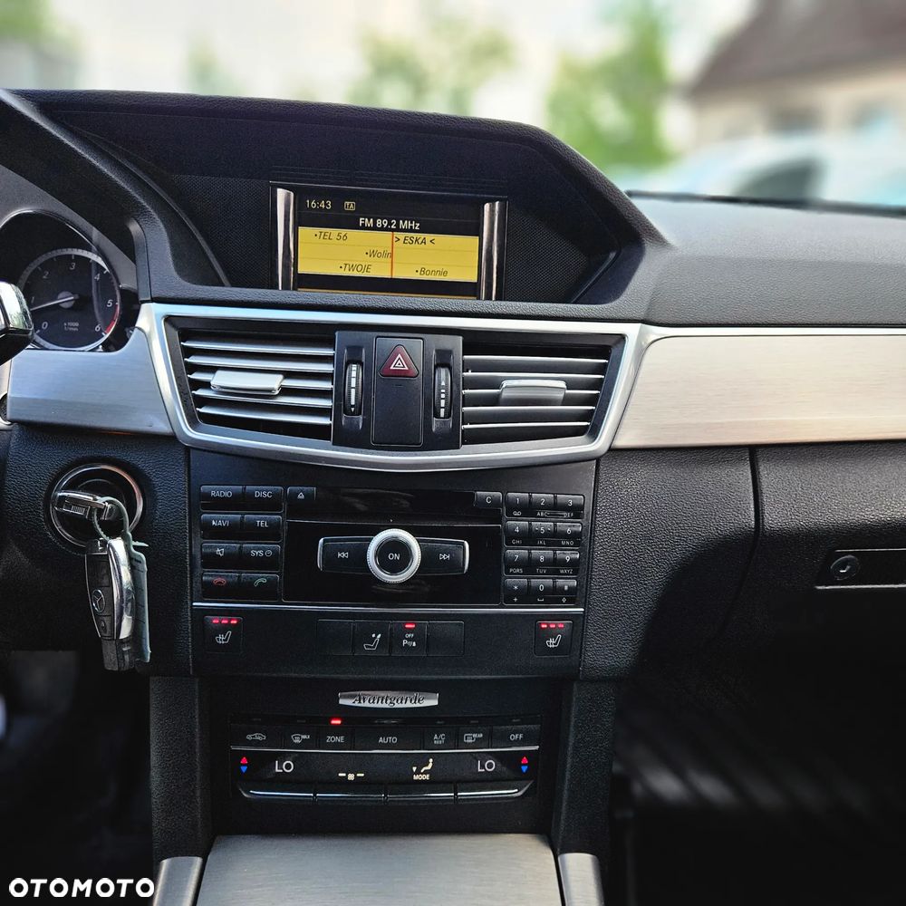 Mercedes-Benz Klasa E 350 CDI DPF BlueEFFICIENCY 7G-TRONIC Avantgarde - 38