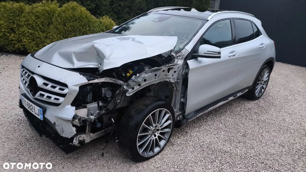 Mercedes-Benz GLA 180 7G-DCT AMG Line - 7