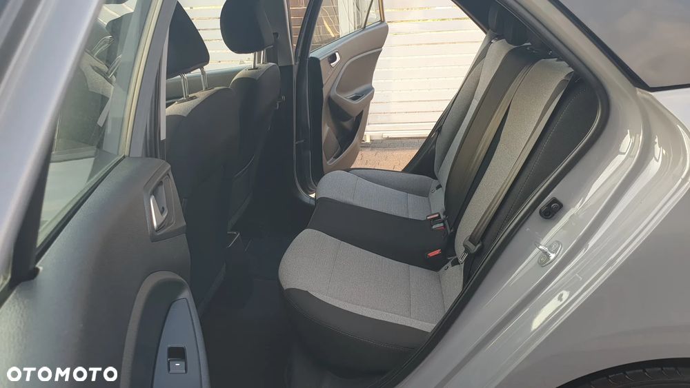 Hyundai i20 1.2 Intro Edition - 20