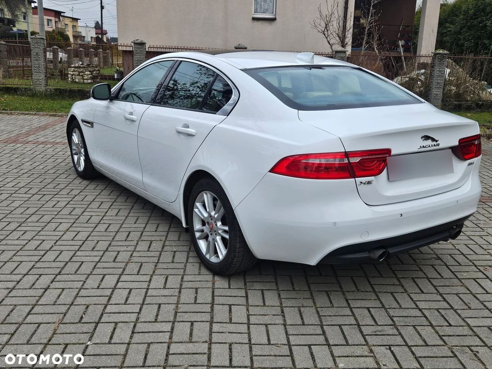 Jaguar XE P250 S - 4