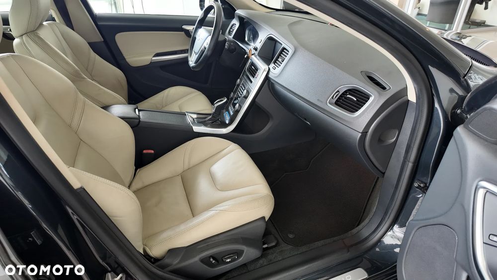Volvo V60 D6 AWD Plug-in Hybrid Summum - 20