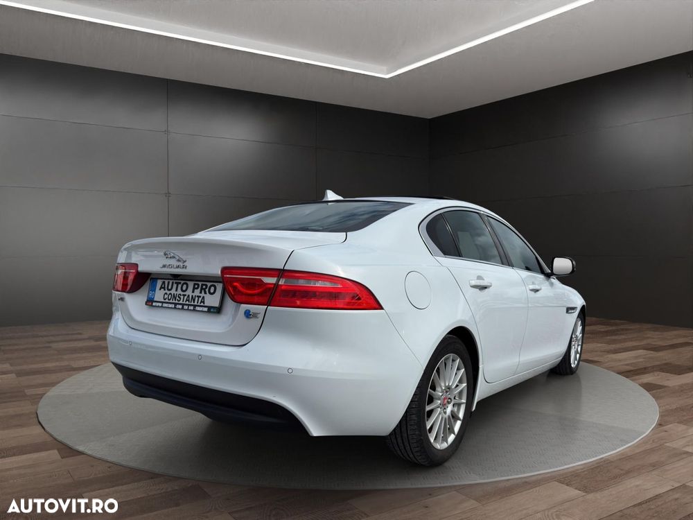 Jaguar XE - 3