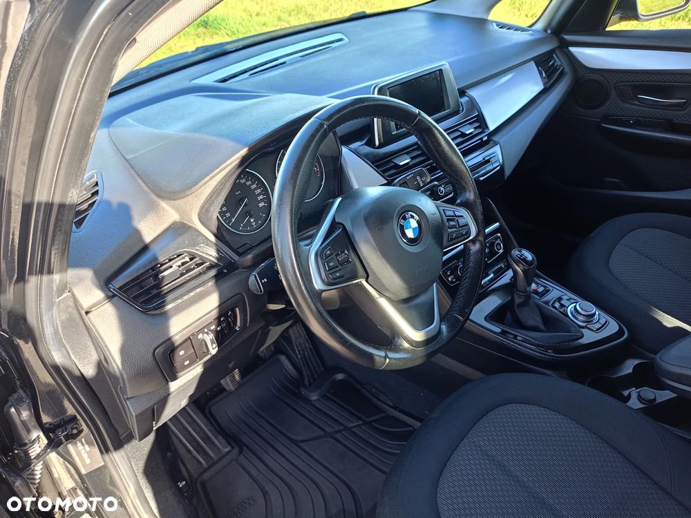 BMW Seria 2 218i - 13