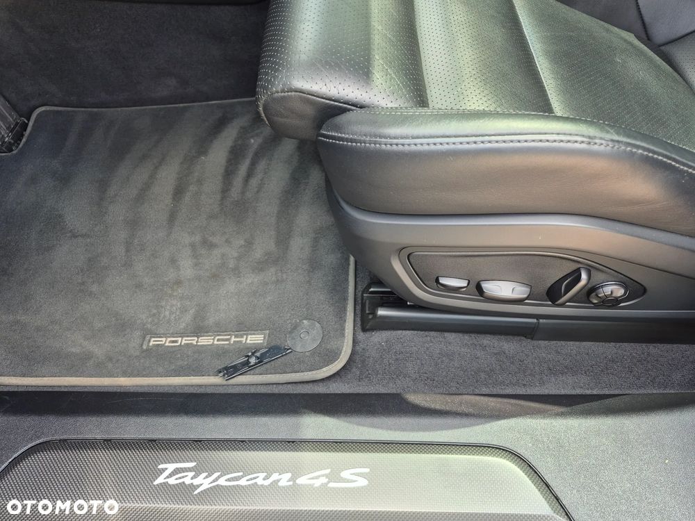 Porsche Taycan - 13