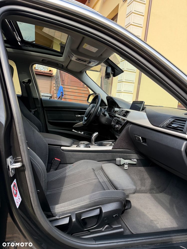 BMW Seria 3 320d Efficient Dynamics Edition Blue Perf Sport Line - 25