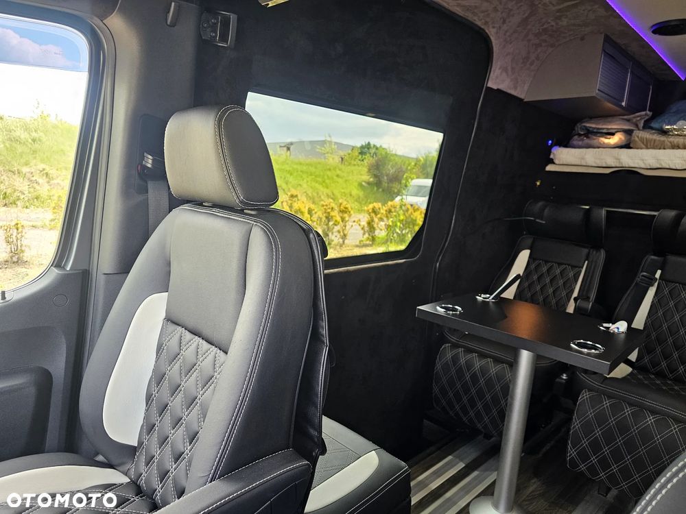Mercedes-Benz SPRINTER - 24