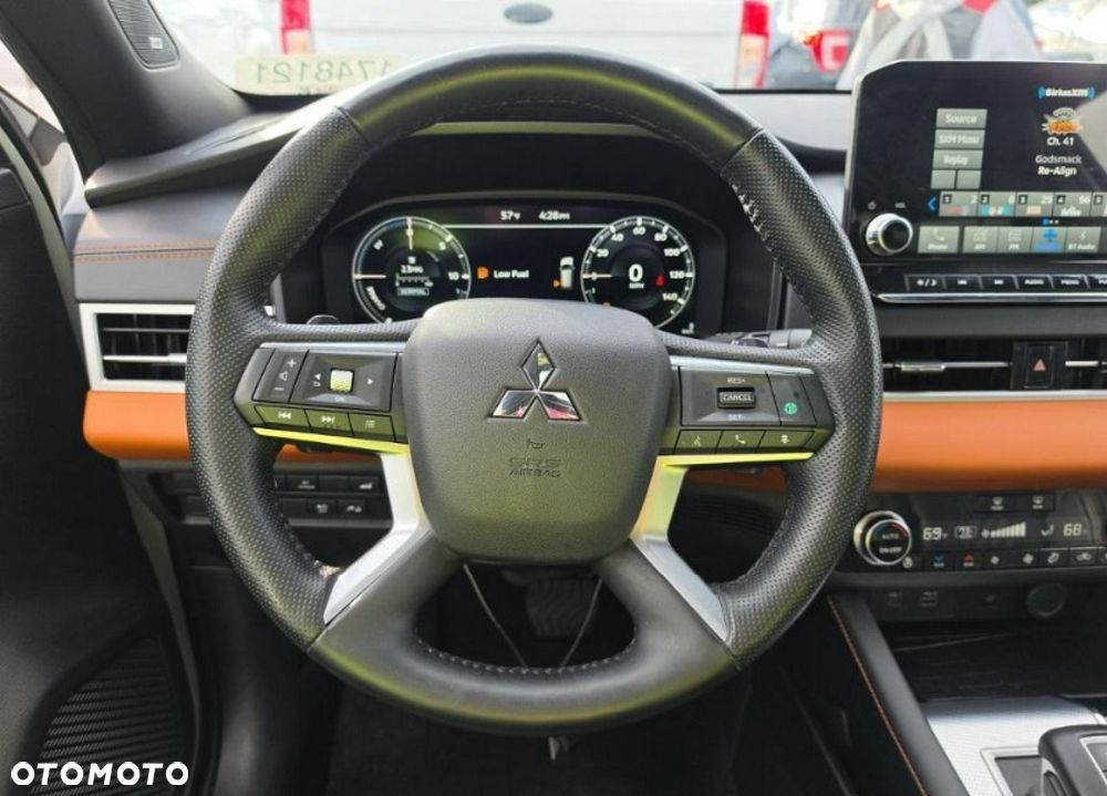 Mitsubishi Outlander - 8