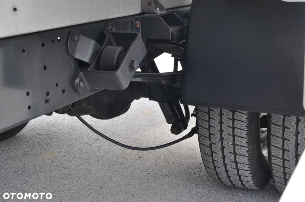 Iveco DAILY AUTOMAT CHŁODNIA MROŹNIA IZOTERMA CARRIER HI-MATIC NA BLIŹNIAKU KRAJOWE BEZWYPADKOWE ZASILANIE ZEWNETRZNE 230 V - 30