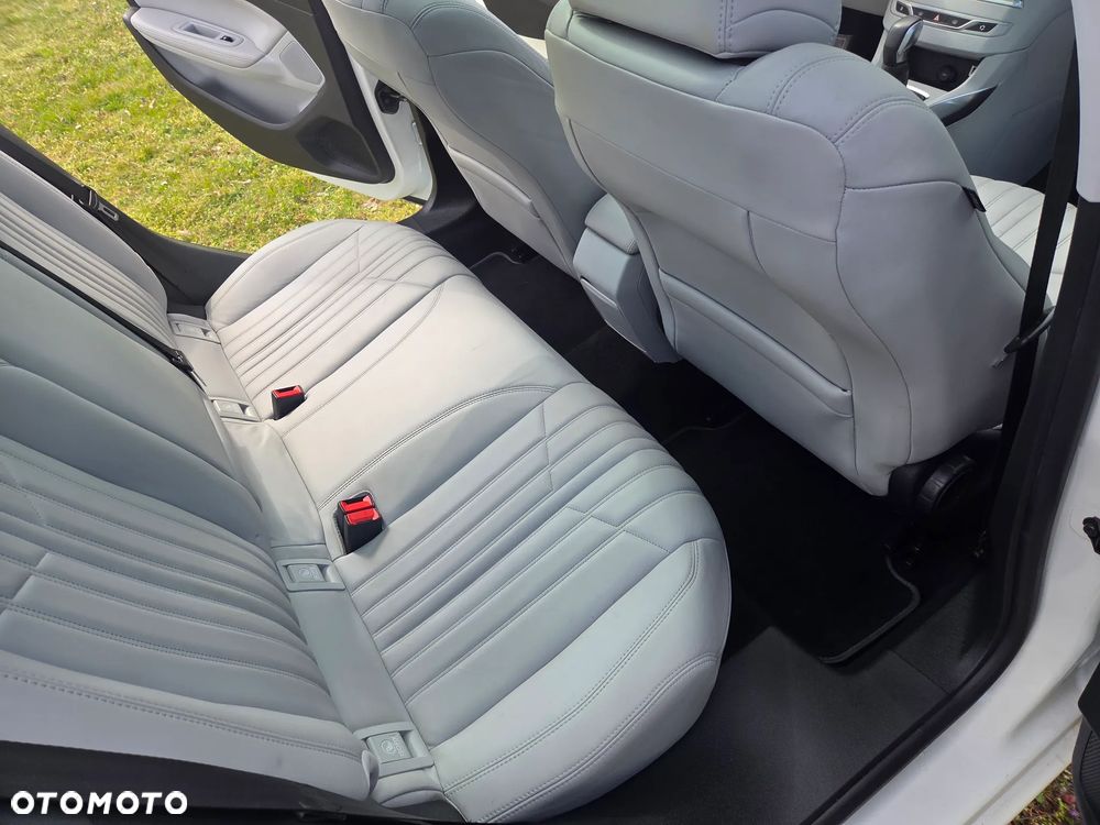 Peugeot 308 1.2 PureTech Allure S&S - 28