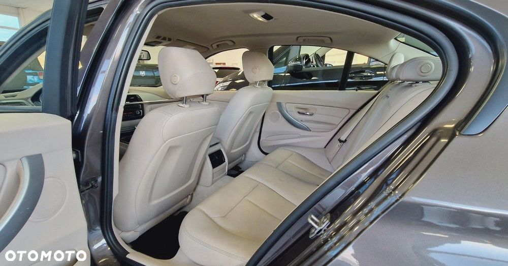 BMW Seria 3 328i Modern Line - 23