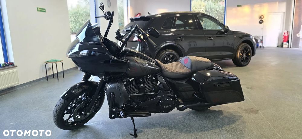Harley-Davidson Touring Road Glide - 2