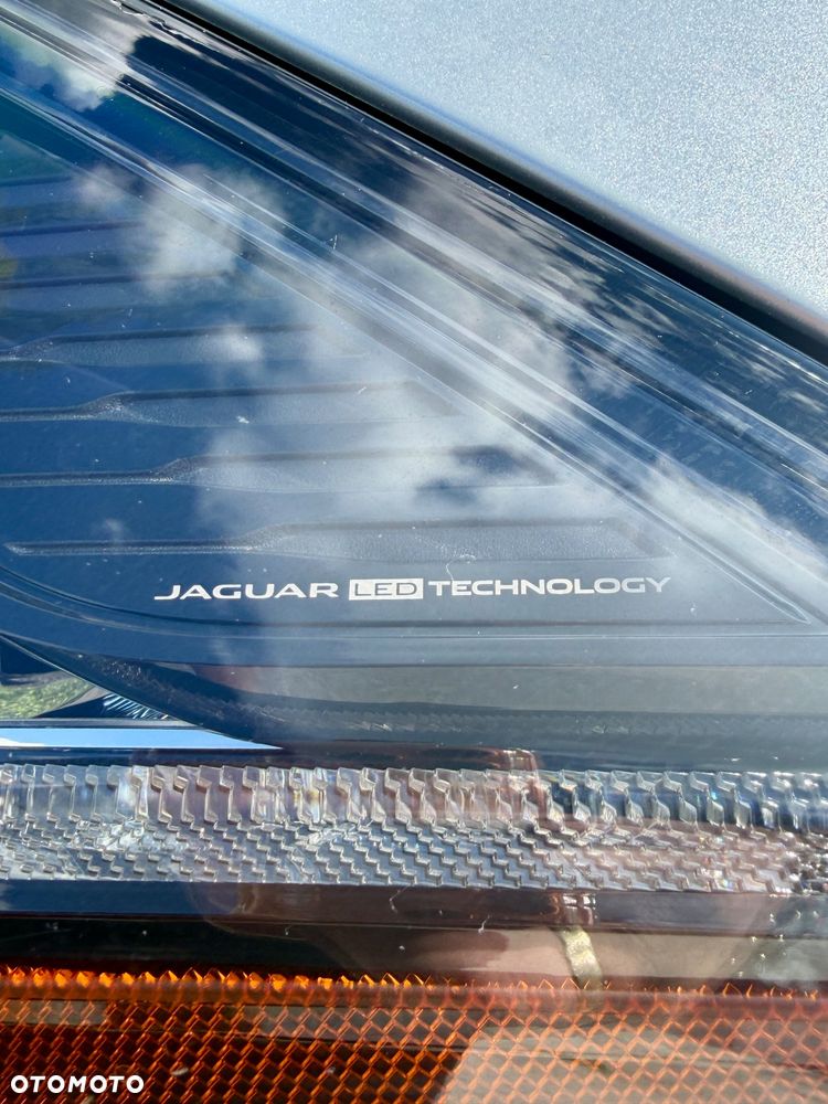 Jaguar E-Pace P300 AWD R-Dynamic S - 13