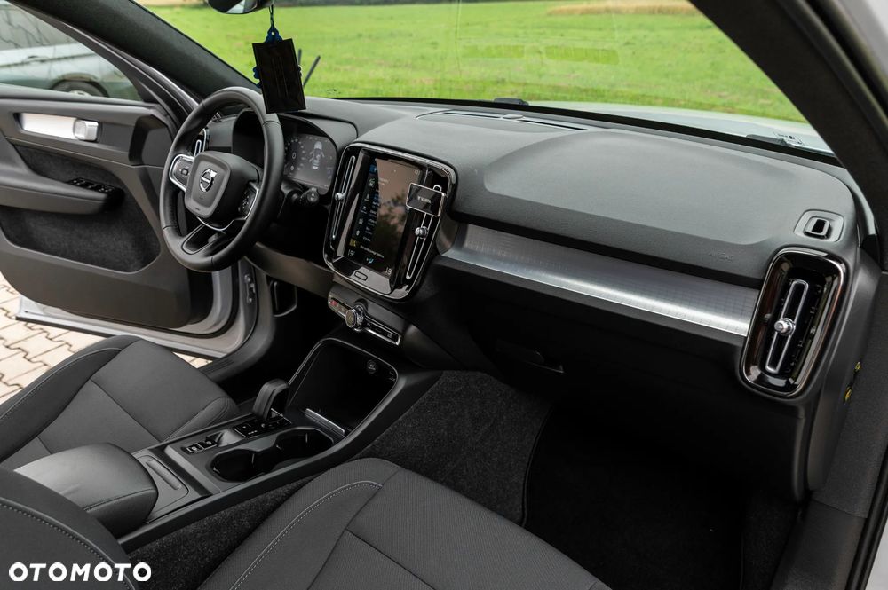 Volvo XC 40 - 25