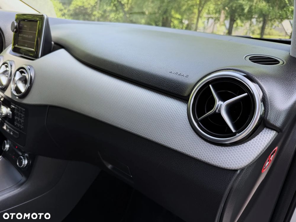 Mercedes-Benz Klasa B 180 CDI (BlueEFFICIENCY) - 32