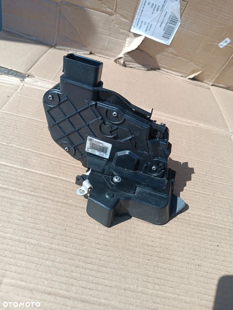 Zamek tylnych lewych drzwi VOLVO XC70 II 31253920 - 1