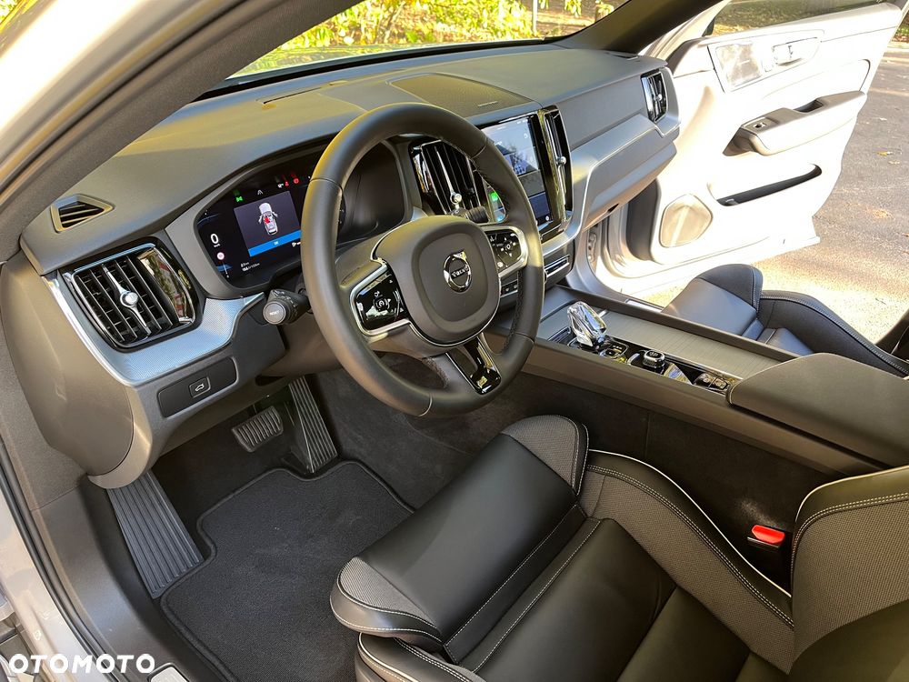 Volvo XC 60 B4 B Plus Dark - 21