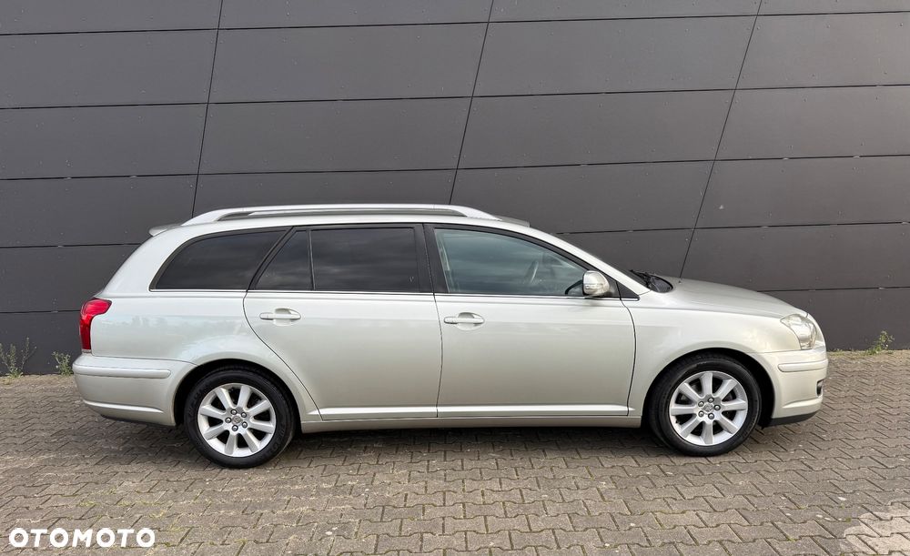 Toyota Avensis 1.8 VVT-i Combi Sol - 10