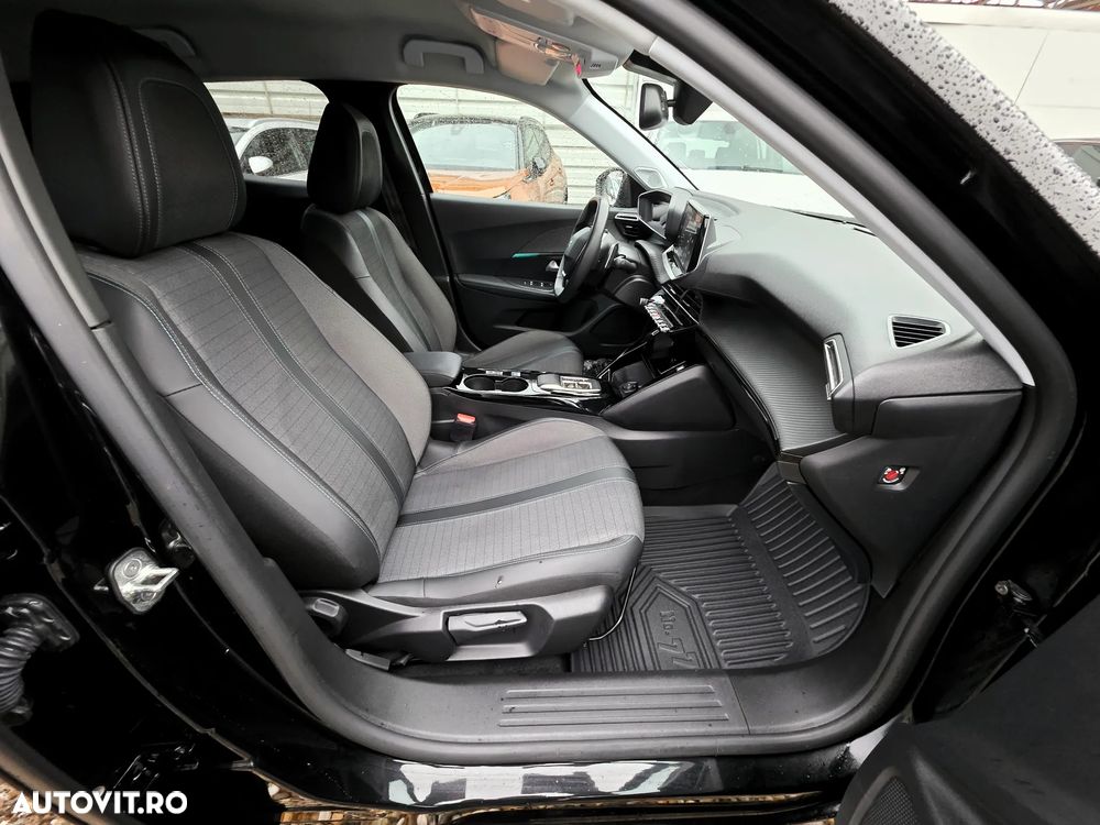 Peugeot 2008 PureTech 130 EAT8 GT - 14