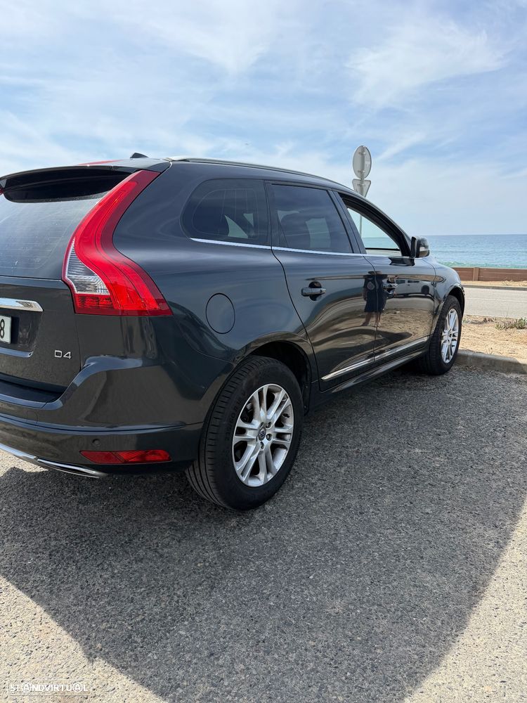 Volvo XC 60 2.0 D4 Momentum Geartronic - 4