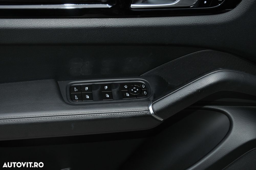 Porsche Cayenne Standard - 40