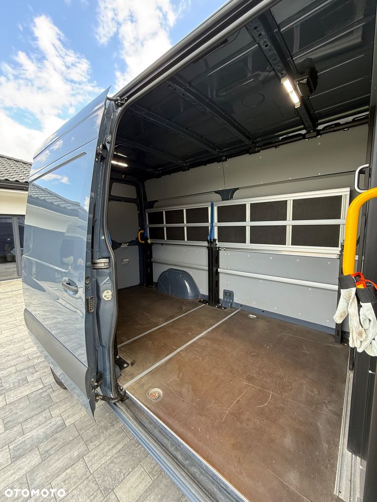 Mercedes-Benz Sprinter - 11