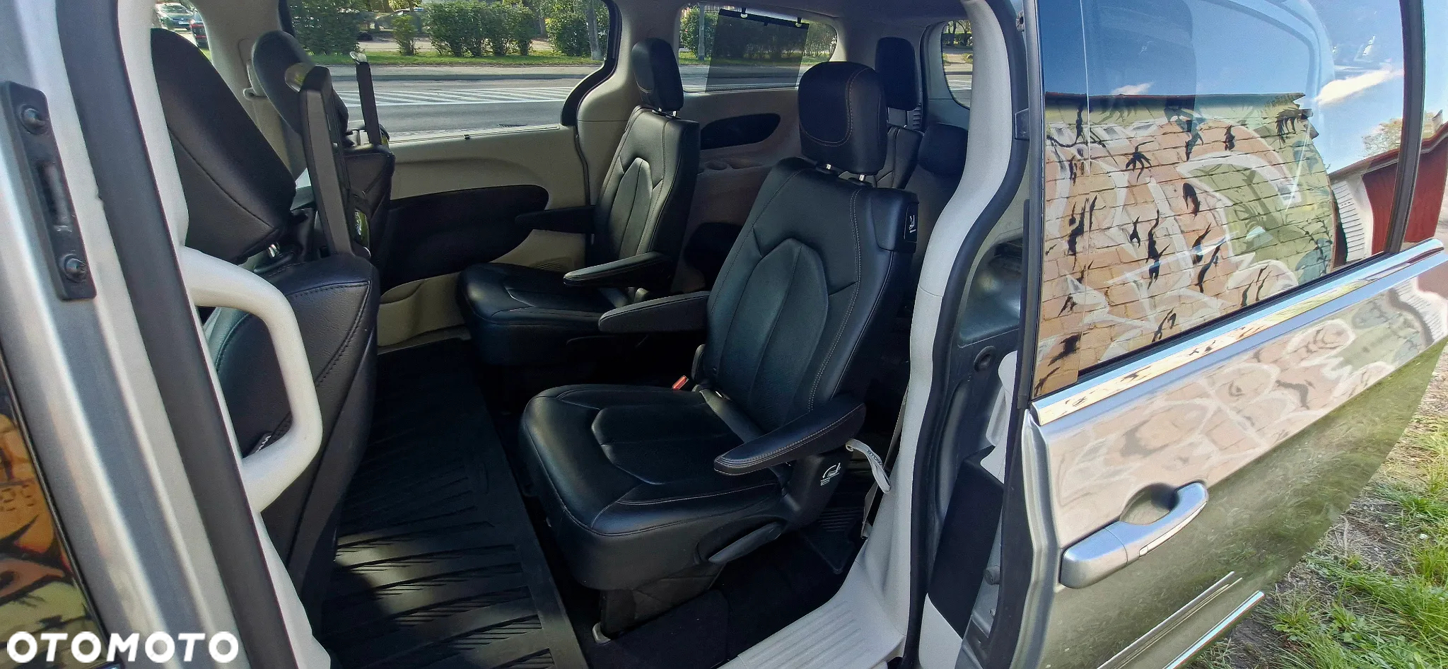 Chrysler Pacifica - 15
