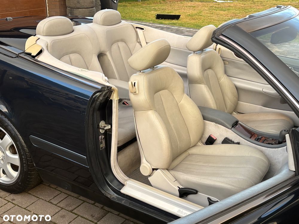 Mercedes-Benz CLK - 12