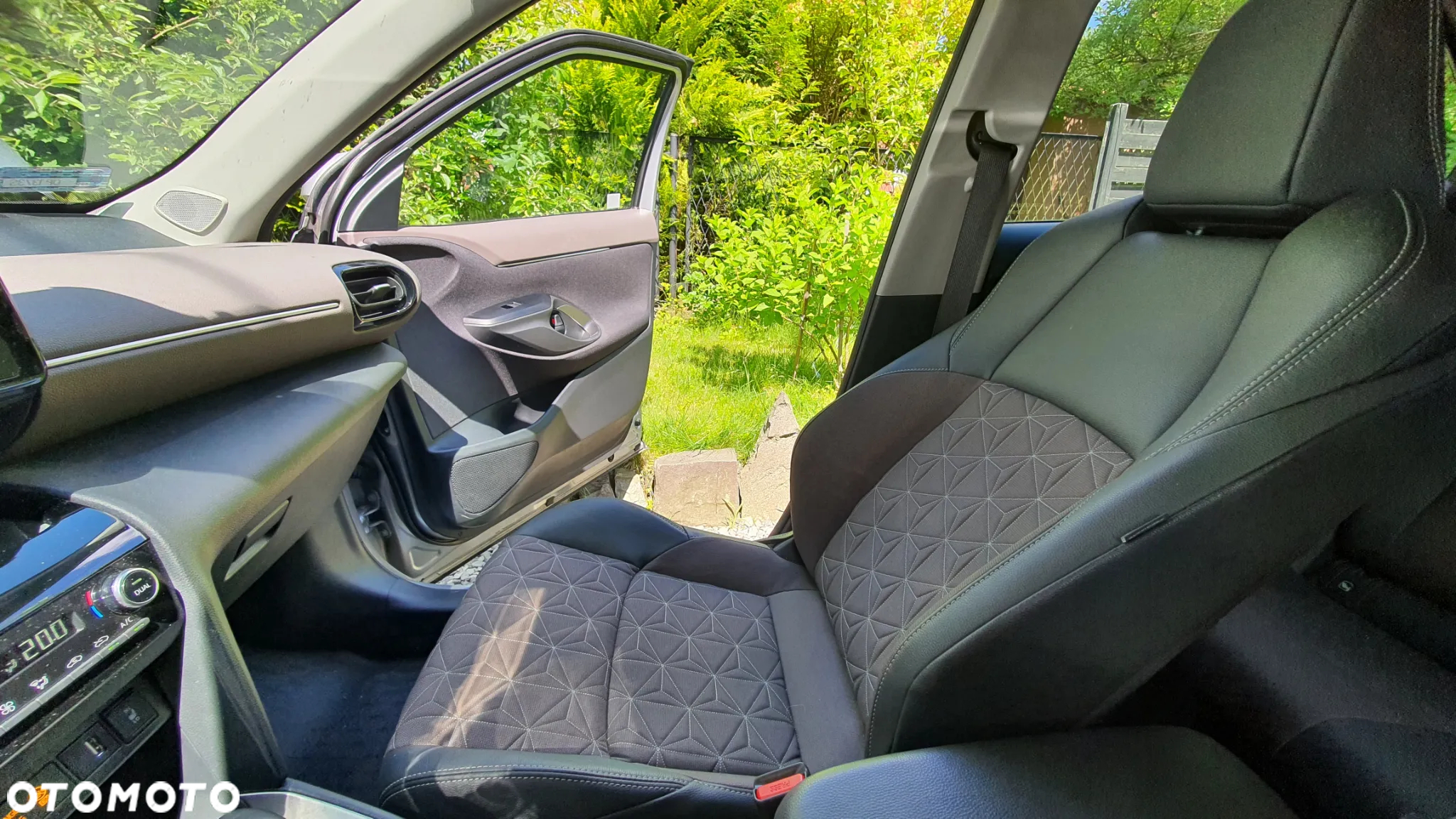 Toyota Yaris Hybrid 1.5 Executive - 17