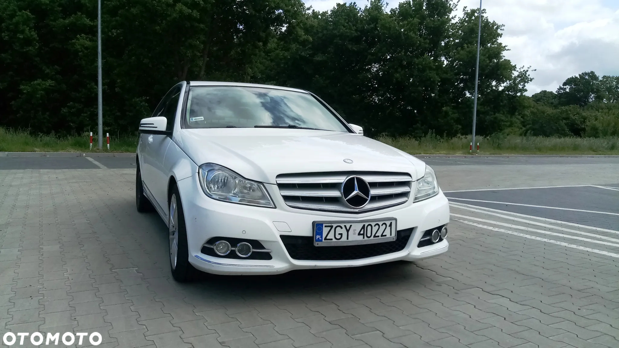 Mercedes-Benz Klasa C 180 CGI BlueEff Elegance - 3