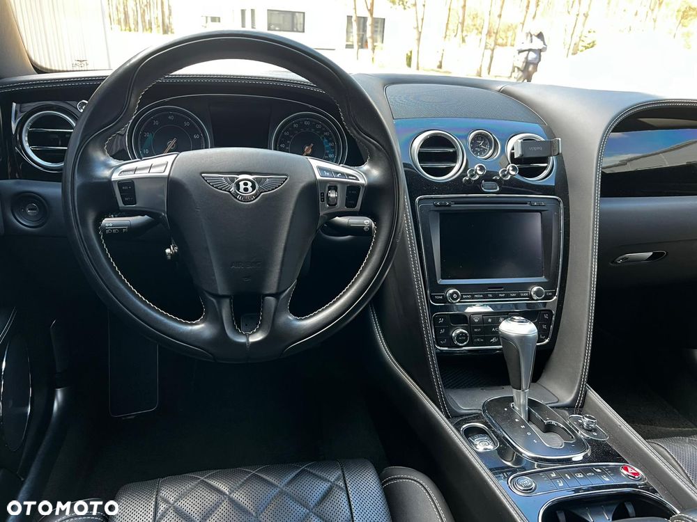 Bentley Flying Spur V8 S - 10