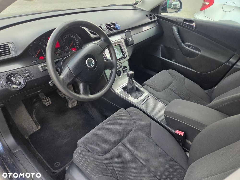 Volkswagen Passat 1.6 Comfortline - 9