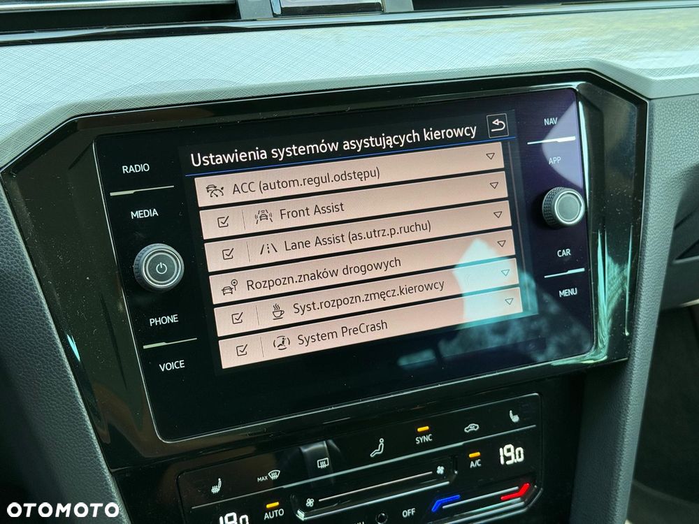 Volkswagen Passat 2.0 TDI SCR Style DSG - 30