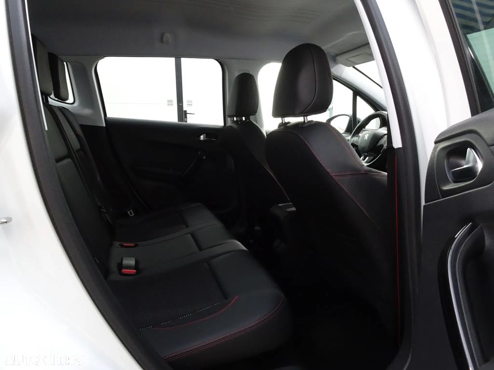 Peugeot 2008 1.2 L PureTech STT GT Line - 14