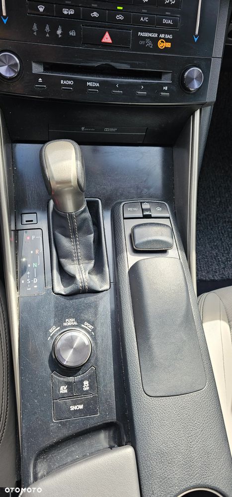 Lexus IS 300h Elegance - 22