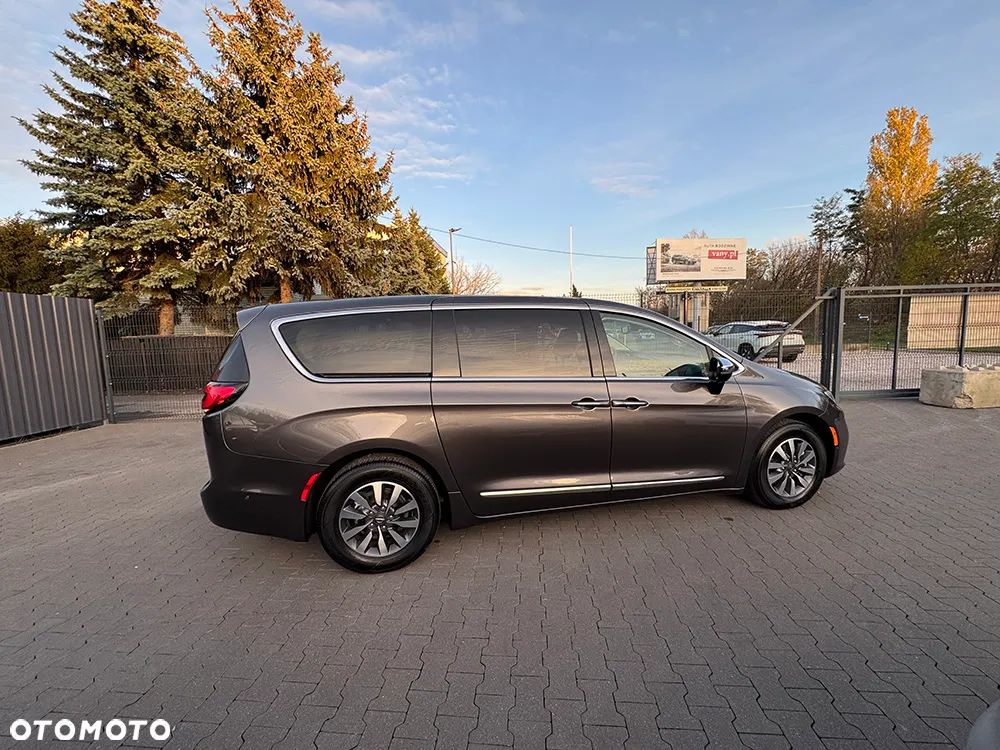 Chrysler Pacifica - 25