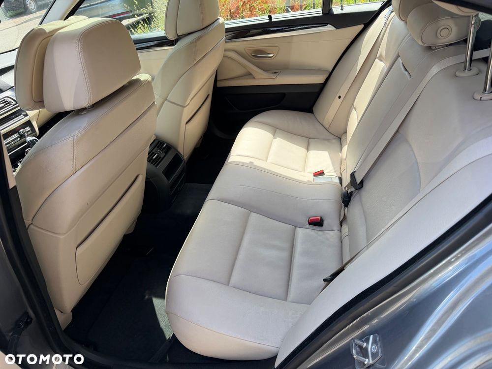 BMW Seria 5 523i - 9
