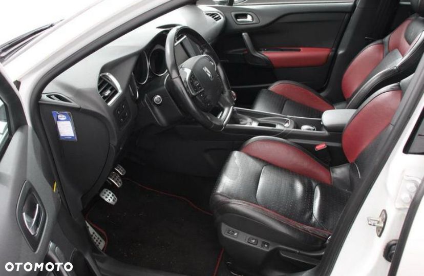 Citroën DS4 1.6 HDi SoChic - 32