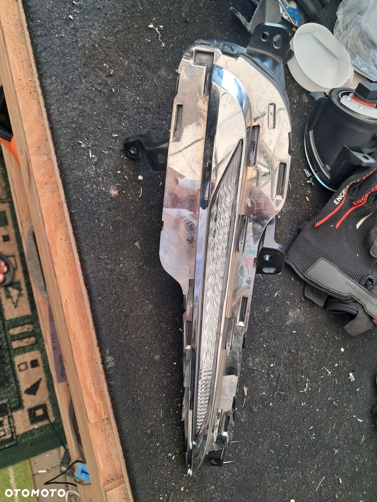 Kierunkowskaz prawy led drl peugeot 308 II T9 lift 9818538480