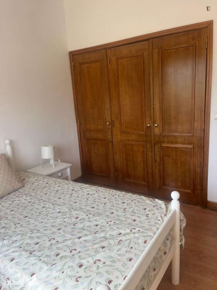 Quarto - localizado em Telheiras Lisbon - Grande imagem: 3/8