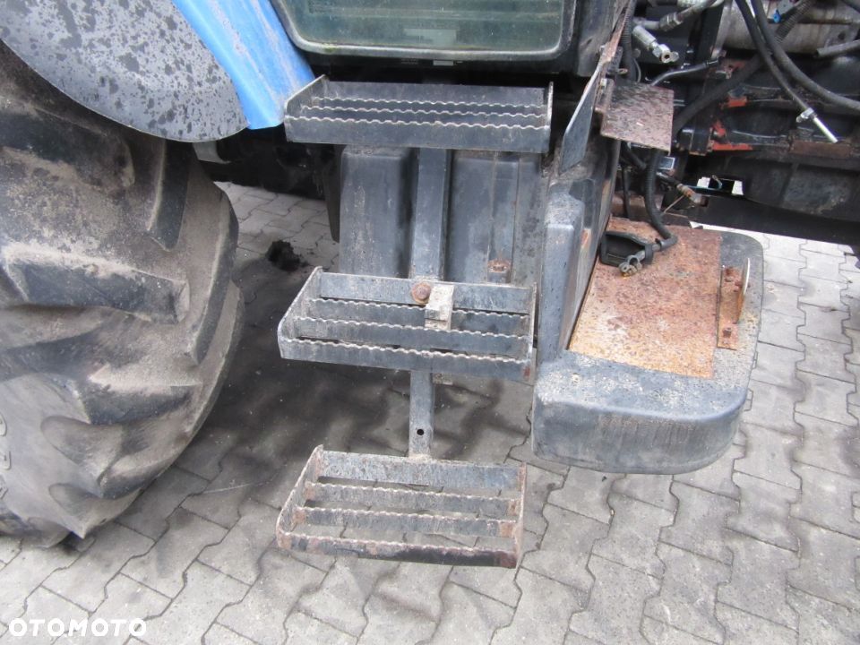 Schody stopnie lewy prawy New Holland TM120 - 2