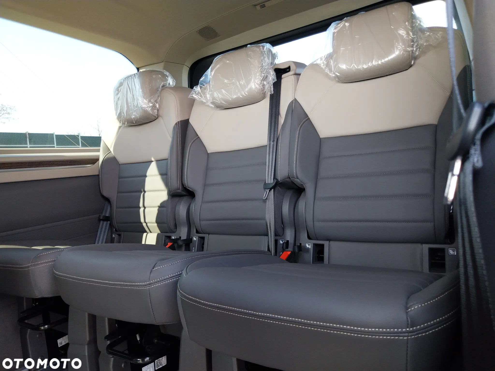 Volkswagen Multivan - 28